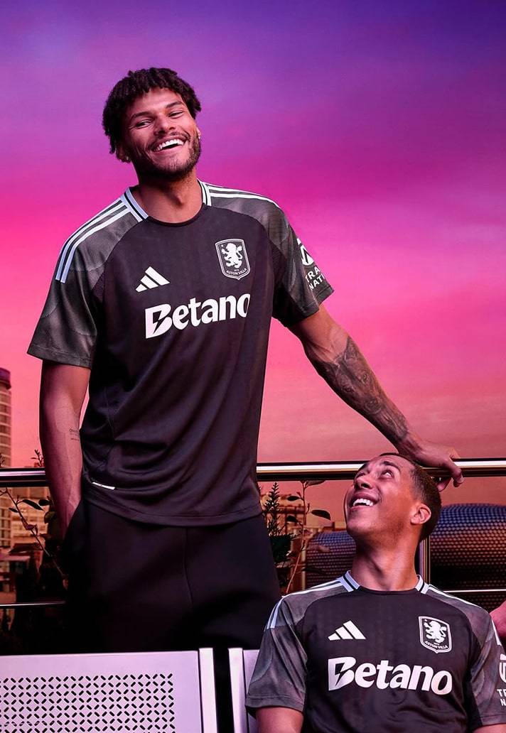 阿斯顿维拉客场逼平布莱克本，难决胜负的简单介绍