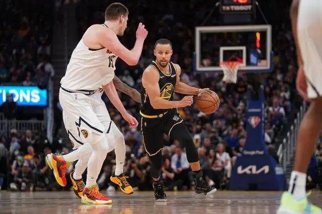 库里，约基奇，复出首战轰40分！的简单介绍