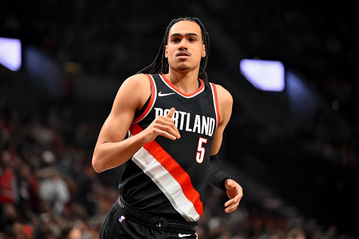 浓眉哥爆发新星，险胜刷新纪录，球队未来可期球队迎来希望！