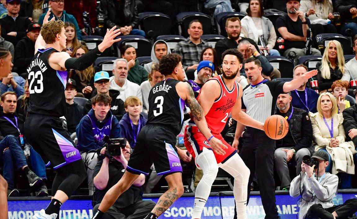 包含步行者爆发新星，西蒙斯刷新纪录，连续三场30+球队迎来希望！的词条