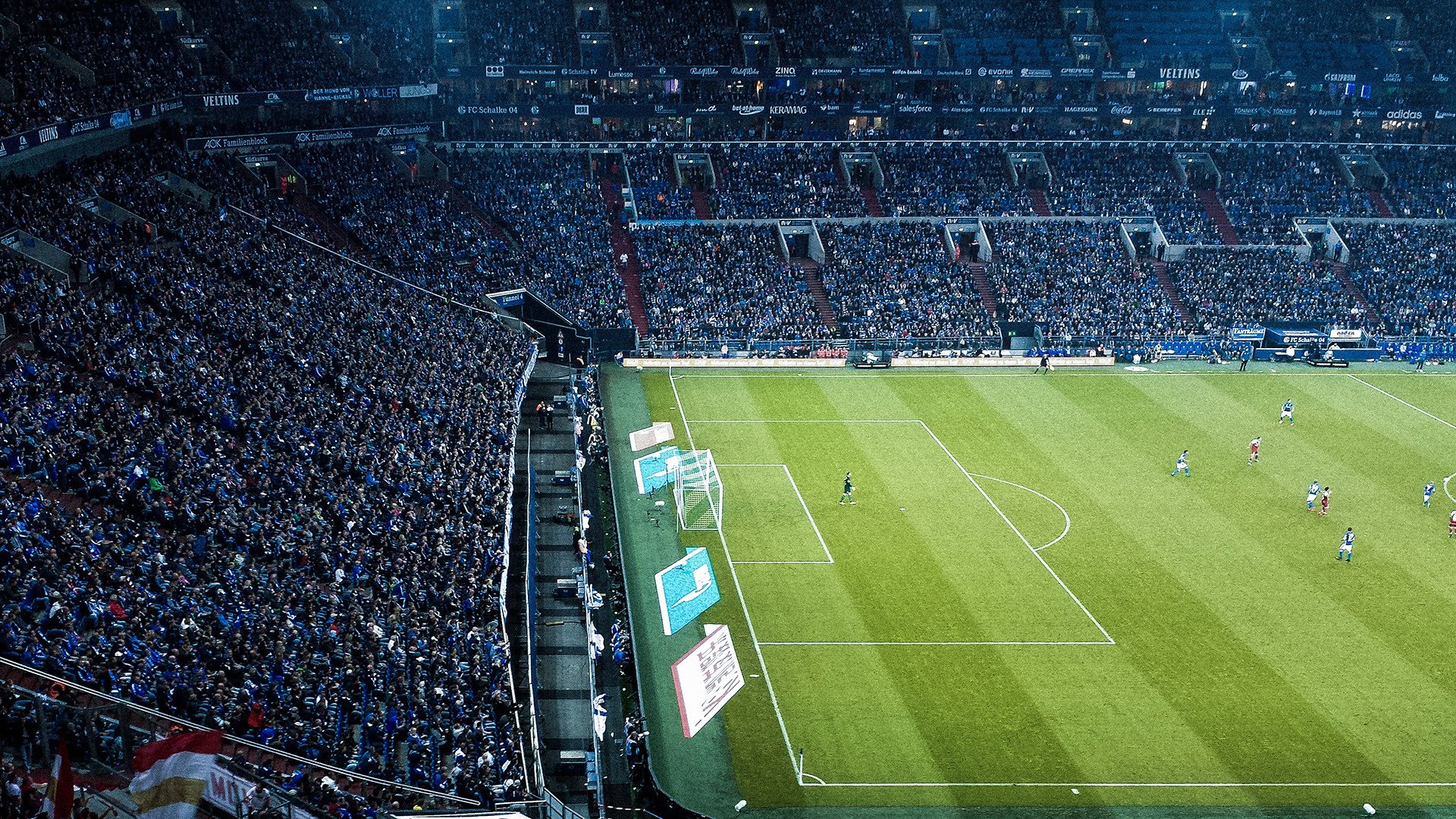 出色防守引发热议！，德布劳内在曼联比赛中战术调整上演精彩一战