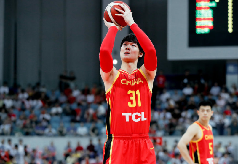  明晨乒超联赛前瞻：库里伤情更新，广东男篮冲击连胜纪录